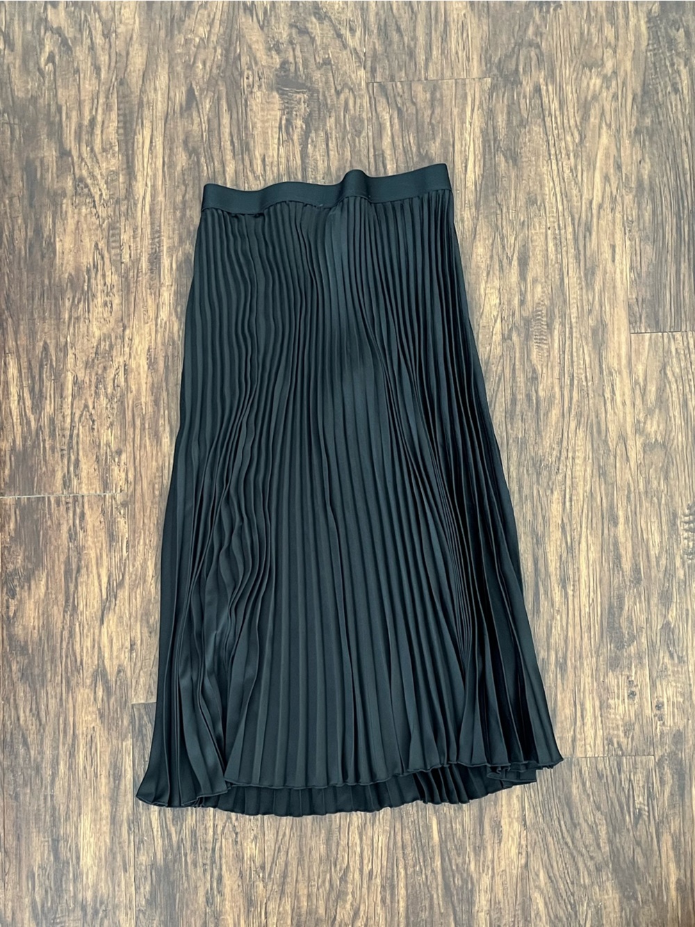 H&M Black Pleated Midi/Maxi Skirt - Women's Business Casual